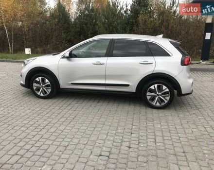 Серый Киа Niro, объемом двигателя 0 л и пробегом 90 тыс. км за 19900 $, фото 8 на Automoto.ua