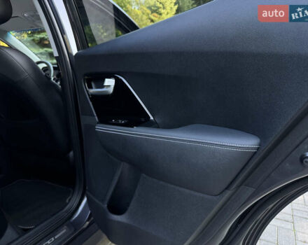 Сірий Кіа Niro, об'ємом двигуна 0 л та пробігом 144 тис. км за 18200 $, фото 55 на Automoto.ua