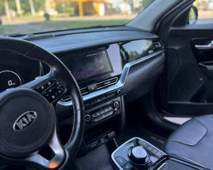 Серый Киа Niro, объемом двигателя 0 л и пробегом 61 тыс. км за 19700 $, фото 19 на Automoto.ua