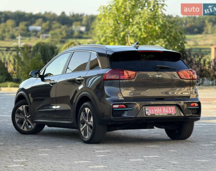 Серый Киа Niro, объемом двигателя 0 л и пробегом 145 тыс. км за 18800 $, фото 45 на Automoto.ua