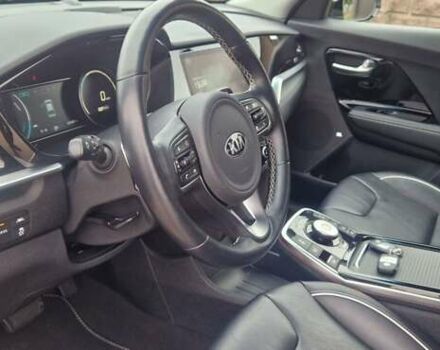Серый Киа Niro, объемом двигателя 0 л и пробегом 167 тыс. км за 18400 $, фото 23 на Automoto.ua