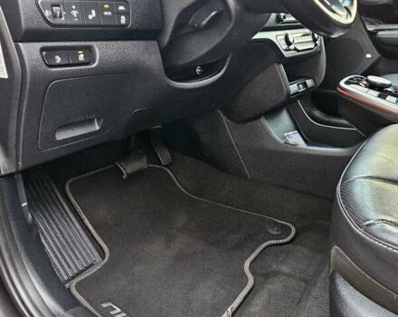 Сірий Кіа Niro, об'ємом двигуна 0 л та пробігом 136 тис. км за 19200 $, фото 23 на Automoto.ua