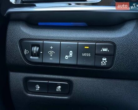 Серый Киа Niro, объемом двигателя 0 л и пробегом 97 тыс. км за 23200 $, фото 33 на Automoto.ua