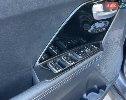 Серый Киа Niro, объемом двигателя 0 л и пробегом 125 тыс. км за 19250 $, фото 52 на Automoto.ua
