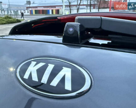 Серый Киа Niro, объемом двигателя 0 л и пробегом 165 тыс. км за 18000 $, фото 72 на Automoto.ua