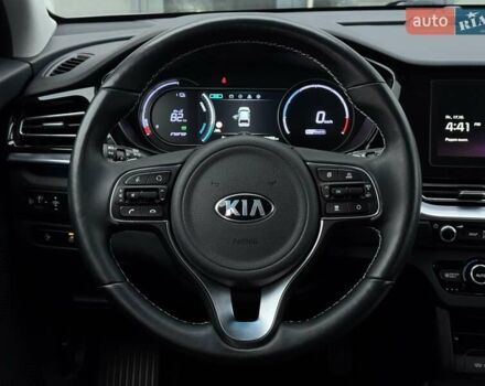 Серый Киа Niro, объемом двигателя 0 л и пробегом 150 тыс. км за 18500 $, фото 45 на Automoto.ua