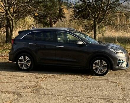 Сірий Кіа Niro, об'ємом двигуна 0 л та пробігом 128 тис. км за 18950 $, фото 7 на Automoto.ua