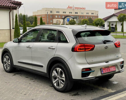Сірий Кіа Niro, об'ємом двигуна 0 л та пробігом 63 тис. км за 20899 $, фото 21 на Automoto.ua