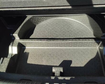 Серый Киа Niro, объемом двигателя 0 л и пробегом 49 тыс. км за 23000 $, фото 46 на Automoto.ua