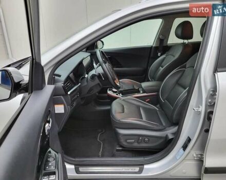 Сірий Кіа Niro, об'ємом двигуна 0 л та пробігом 118 тис. км за 19999 $, фото 5 на Automoto.ua