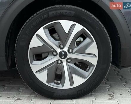 Серый Киа Niro, объемом двигателя 0 л и пробегом 150 тыс. км за 18500 $, фото 31 на Automoto.ua