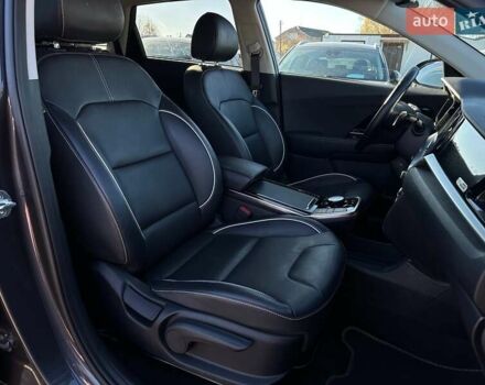 Сірий Кіа Niro, об'ємом двигуна 0 л та пробігом 58 тис. км за 23400 $, фото 92 на Automoto.ua