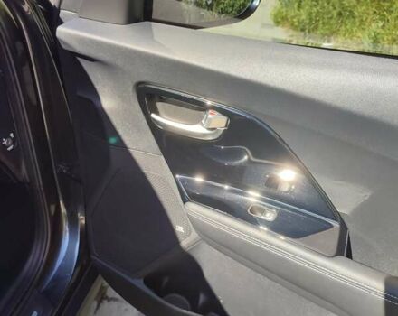 Серый Киа Niro, объемом двигателя 0 л и пробегом 49 тыс. км за 23000 $, фото 58 на Automoto.ua