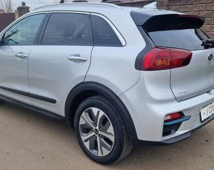 Серый Киа Niro, объемом двигателя 0 л и пробегом 167 тыс. км за 18400 $, фото 4 на Automoto.ua