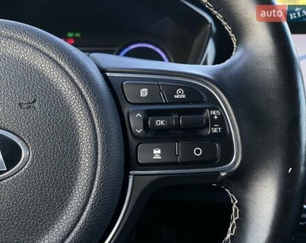 Сірий Кіа Niro, об'ємом двигуна 0 л та пробігом 88 тис. км за 22500 $, фото 3 на Automoto.ua