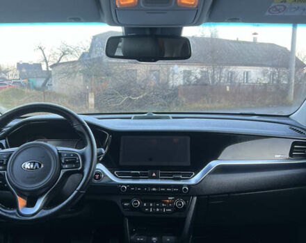 Серый Киа Niro, объемом двигателя 0 л и пробегом 133 тыс. км за 19500 $, фото 31 на Automoto.ua