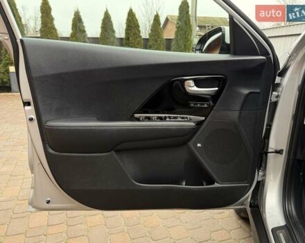 Сірий Кіа Niro, об'ємом двигуна 0 л та пробігом 71 тис. км за 21999 $, фото 32 на Automoto.ua
