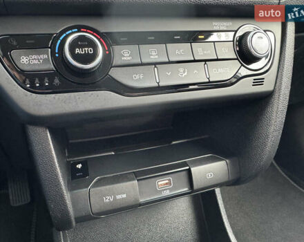 Серый Киа Niro, объемом двигателя 0 л и пробегом 118 тыс. км за 19350 $, фото 104 на Automoto.ua