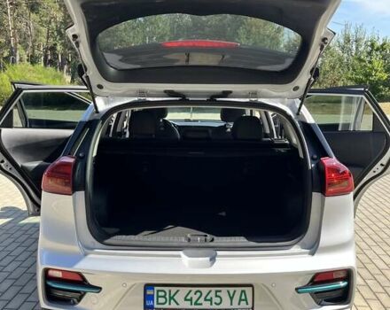 Серый Киа Niro, объемом двигателя 0 л и пробегом 112 тыс. км за 18900 $, фото 5 на Automoto.ua