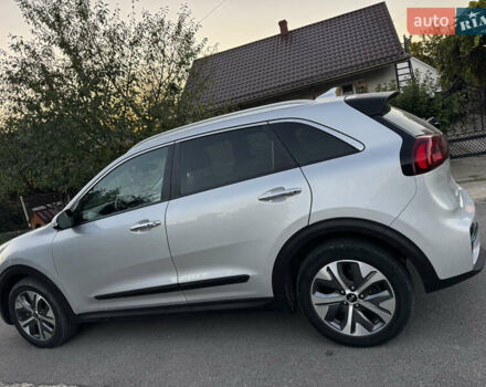Сірий Кіа Niro, об'ємом двигуна 0 л та пробігом 120 тис. км за 22200 $, фото 7 на Automoto.ua