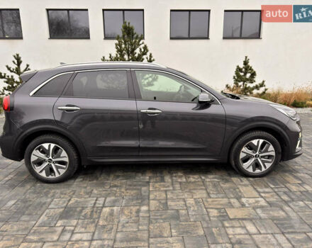 Серый Киа Niro, объемом двигателя 0 л и пробегом 77 тыс. км за 19500 $, фото 8 на Automoto.ua