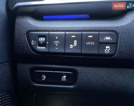 Сірий Кіа Niro, об'ємом двигуна 0 л та пробігом 107 тис. км за 21950 $, фото 7 на Automoto.ua