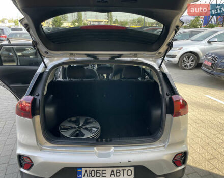 Киа Niro 2020 в Львове на Automoto.ua Серый Киа Niro, объемом двигателя 1.58 л и пробегом 181 тыс. км за 16000 $, фото 7 на Automoto.ua