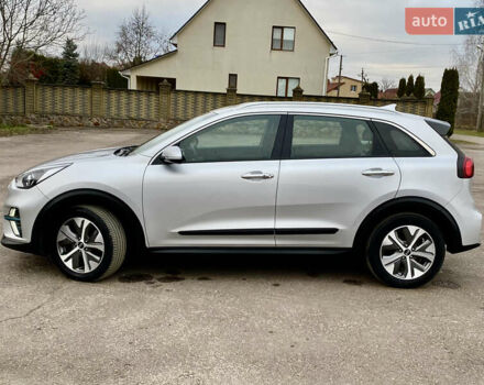 Серый Киа Niro, объемом двигателя 0 л и пробегом 95 тыс. км за 17200 $, фото 7 на Automoto.ua