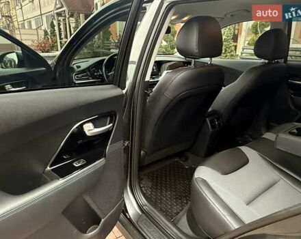 Серый Киа Niro, объемом двигателя 0 л и пробегом 125 тыс. км за 18950 $, фото 32 на Automoto.ua
