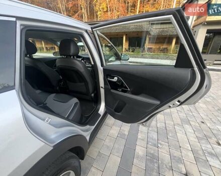 Серый Киа Niro, объемом двигателя 0 л и пробегом 72 тыс. км за 19750 $, фото 38 на Automoto.ua