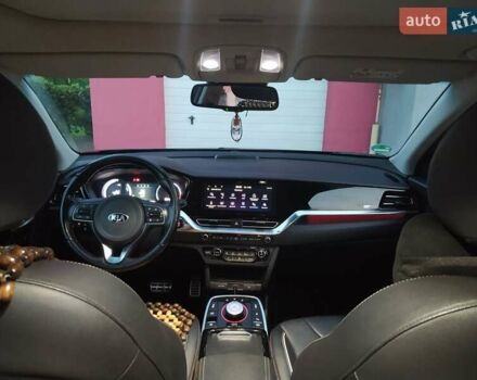 Серый Киа Niro, объемом двигателя 0 л и пробегом 113 тыс. км за 21200 $, фото 7 на Automoto.ua