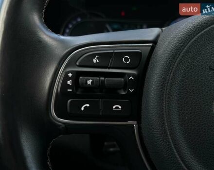 Сірий Кіа Niro, об'ємом двигуна 0 л та пробігом 97 тис. км за 22600 $, фото 26 на Automoto.ua