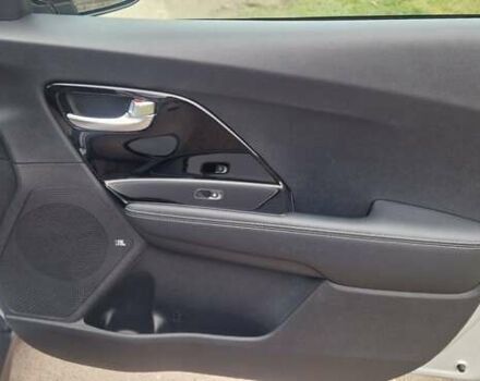 Серый Киа Niro, объемом двигателя 0 л и пробегом 167 тыс. км за 18400 $, фото 15 на Automoto.ua