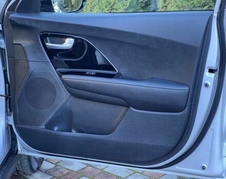 Сірий Кіа Niro, об'ємом двигуна 0 л та пробігом 89 тис. км за 437 $, фото 13 на Automoto.ua