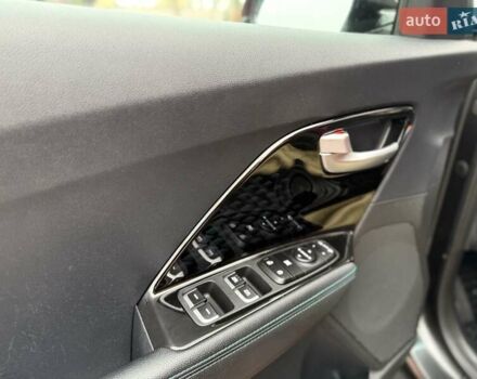 Серый Киа Niro, объемом двигателя 0 л и пробегом 125 тыс. км за 18950 $, фото 24 на Automoto.ua
