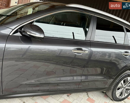 Серый Киа Niro, объемом двигателя 0 л и пробегом 127 тыс. км за 19750 $, фото 16 на Automoto.ua