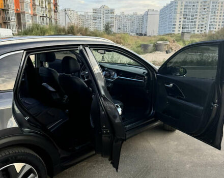 Серый Киа Niro, объемом двигателя 0 л и пробегом 93 тыс. км за 22500 $, фото 10 на Automoto.ua