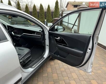 Сірий Кіа Niro, об'ємом двигуна 0 л та пробігом 71 тис. км за 21999 $, фото 72 на Automoto.ua