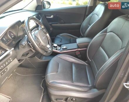 Киа Niro 2020 в Ровно на Automoto.ua Серый Киа Niro, объемом двигателя 0 л и пробегом 125 тыс. км за 19850 $, фото 60 на Automoto.ua