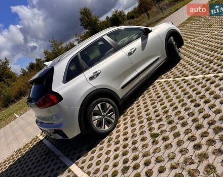 Сірий Кіа Niro, об'ємом двигуна 0 л та пробігом 74 тис. км за 20500 $, фото 2 на Automoto.ua