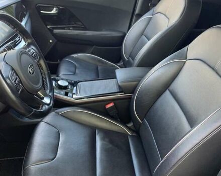 Сірий Кіа Niro, об'ємом двигуна 0 л та пробігом 73 тис. км за 18900 $, фото 11 на Automoto.ua
