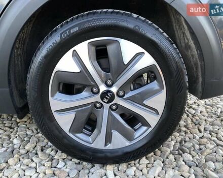 Сірий Кіа Niro, об'ємом двигуна 0 л та пробігом 107 тис. км за 21950 $, фото 25 на Automoto.ua