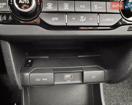 Серый Киа Niro, объемом двигателя 0 л и пробегом 77 тыс. км за 19500 $, фото 32 на Automoto.ua