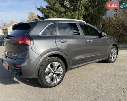 Серый Киа Niro, объемом двигателя 0 л и пробегом 124 тыс. км за 18950 $, фото 6 на Automoto.ua