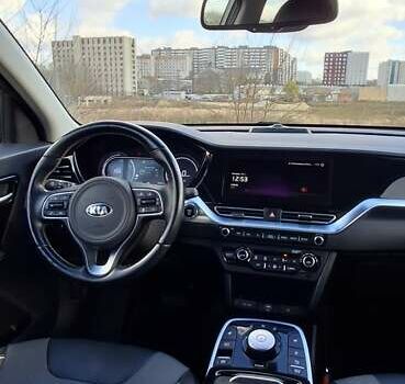 Сірий Кіа Niro, об'ємом двигуна 0 л та пробігом 91 тис. км за 19300 $, фото 6 на Automoto.ua