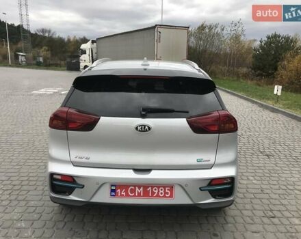 Серый Киа Niro, объемом двигателя 0 л и пробегом 90 тыс. км за 19900 $, фото 6 на Automoto.ua