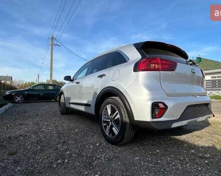Сірий Кіа Niro, об'ємом двигуна 1.58 л та пробігом 83 тис. км за 18000 $, фото 2 на Automoto.ua
