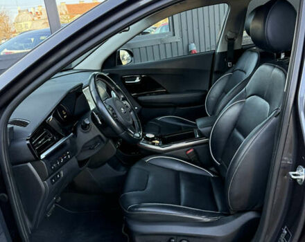 Сірий Кіа Niro, об'ємом двигуна 0 л та пробігом 102 тис. км за 18900 $, фото 23 на Automoto.ua