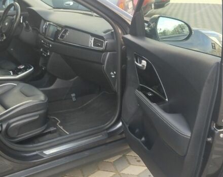 Серый Киа Niro, объемом двигателя 0 л и пробегом 114 тыс. км за 18500 $, фото 4 на Automoto.ua