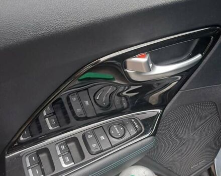 Серый Киа Niro, объемом двигателя 0 л и пробегом 89 тыс. км за 20500 $, фото 5 на Automoto.ua